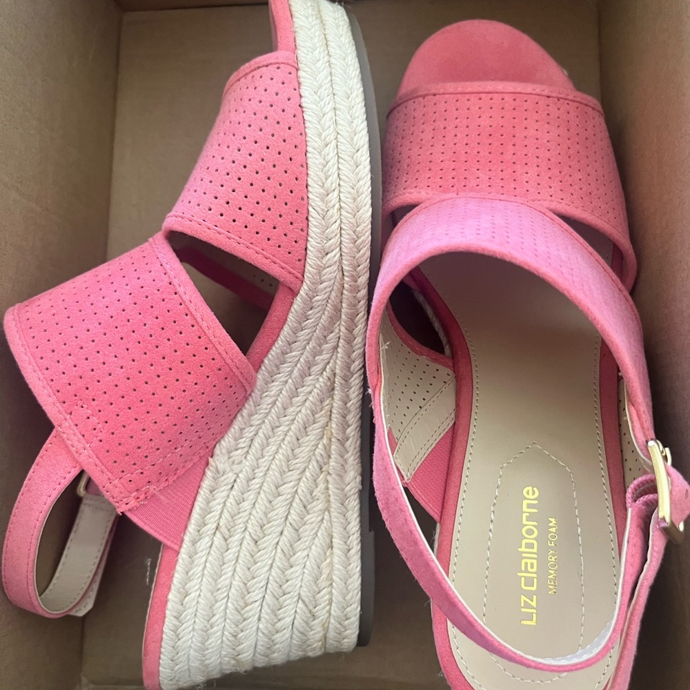 NEW! Liz Claiborne Wedge Size 8.5